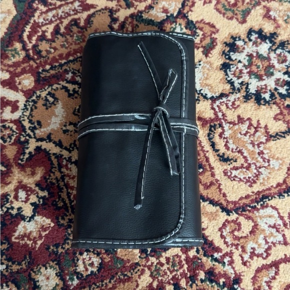 Makeup brush set with carry case - Picture 6 of 9